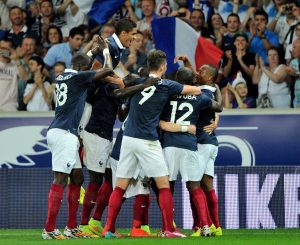 Pogba dan kawan-kawan melakukan selebrasi atas gol Giroud pada menit 58. Pada laga pembuka ini Prancis unggul 2-1 atas timnas Rumania.