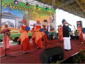 Penampilan Kasidah dari Kecamatan Cikancung yang juga Siswa SD berprestasi juara ke 1 lomba Pendidikan agama Islam (PAI) SD tingkat Jawa Barat.