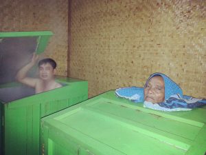 Dua orang pasien rumah Leuhang . Cisondari desa Cisondari Kec. Pasirjambu Kab. Bandung.