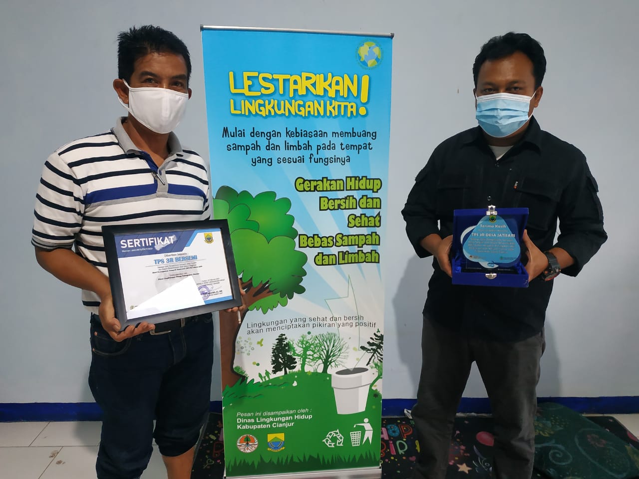 TPS 3 R Bersemi Jatisari  Terima Penghargaan Dinas Lingkungan