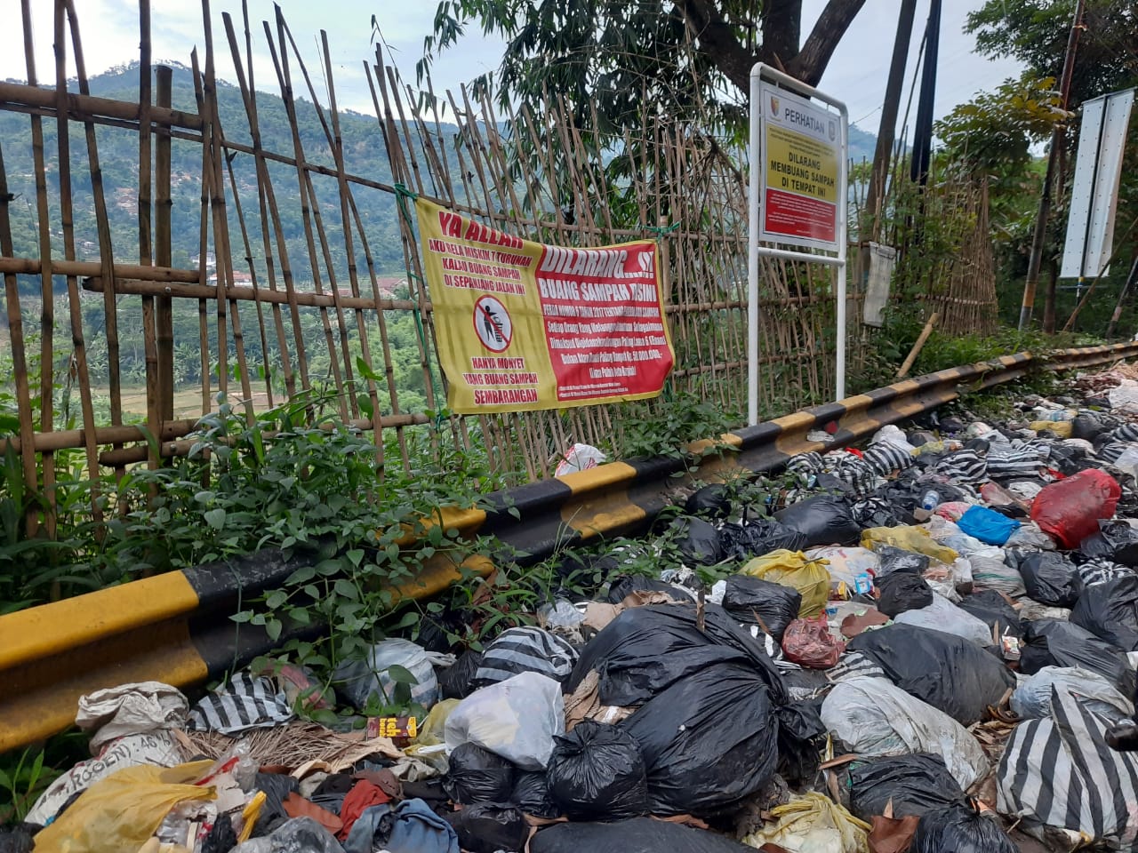 Supaya Tidak Menumpuk di Pinggir Jalan, Masyarakat Diminta Buang Sampah Melalui TPS R3