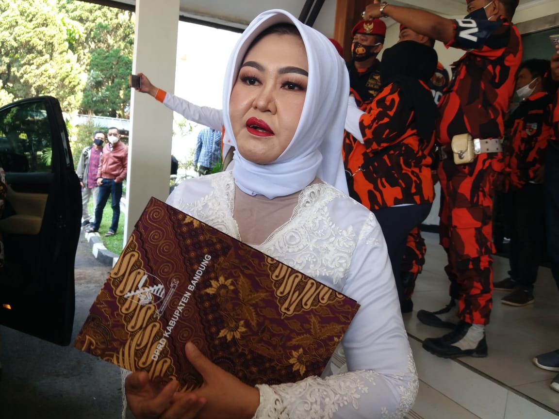 DPRD Kabupaten Bandung Gelar PAW, Hj. Ema Komalasari Gantikan Totong Samsudin