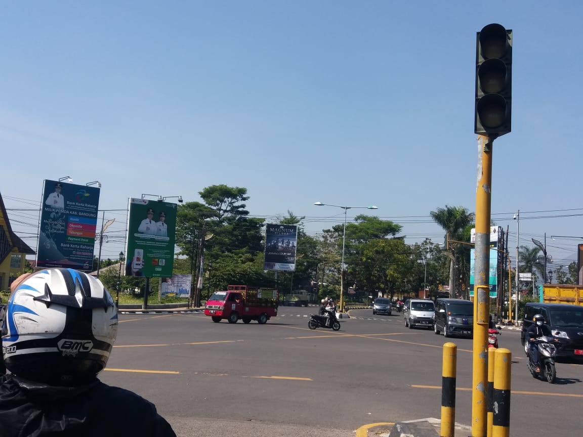 Traffic Light Rusak, Dishub Siagakan Petugas di Persimpangan Perkantoran Pemkab Bandung