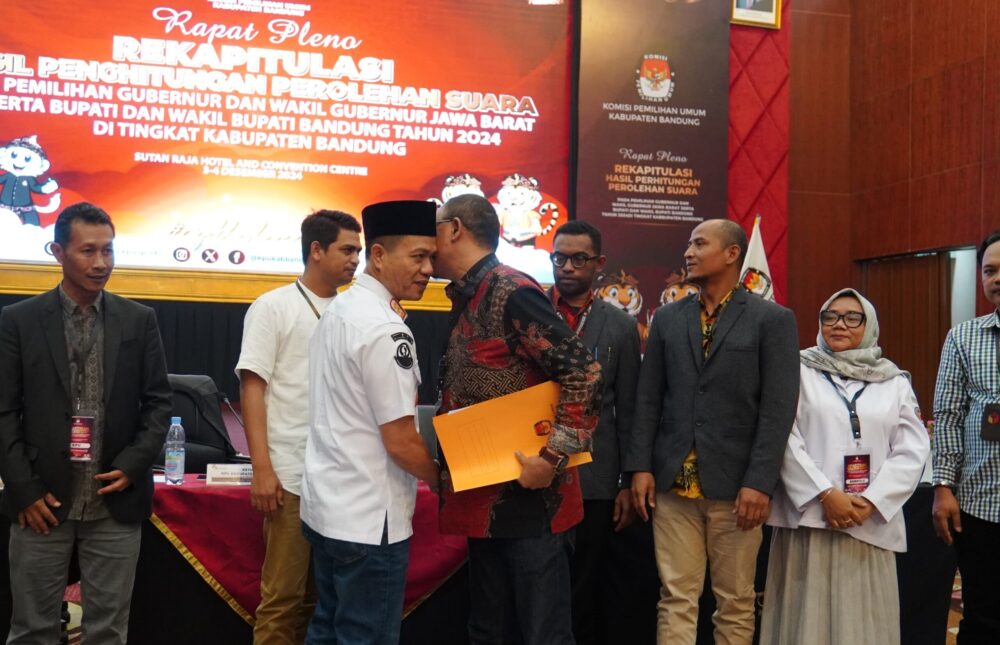 Kpu Kabupaten Bandung Tetapkan Paslon Dadang Supriatna Ali Syakieb