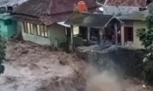 Intensitas Air Sungai Ciwidey Meningkat, Warga Khawatir Terjadi Banjir Bandang