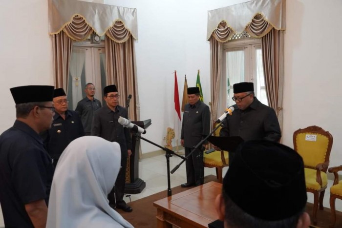 Pelantikan 40 Pengawas dan Kepala Sekolah, Bupati Sukabumi Minta Mereka Majukan Pendidikan Demi Menyongsong Indonesia Emas
