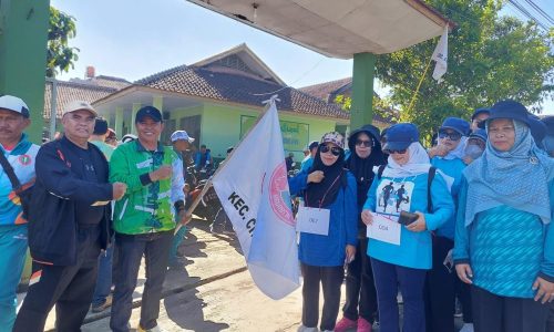 Sambut HUT PGRI dan Hari Guru Nasional, PGRI Ciwidey Gelar Gerak Jalan Sehat